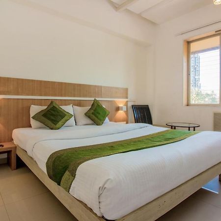 Treebo Trend Golden Nest Hotel ธาเน ภายนอก รูปภาพ