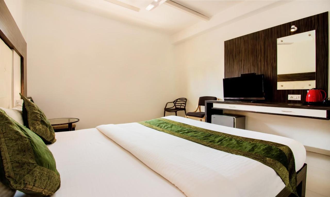 Treebo Trend Golden Nest Hotel ธาเน ภายนอก รูปภาพ
