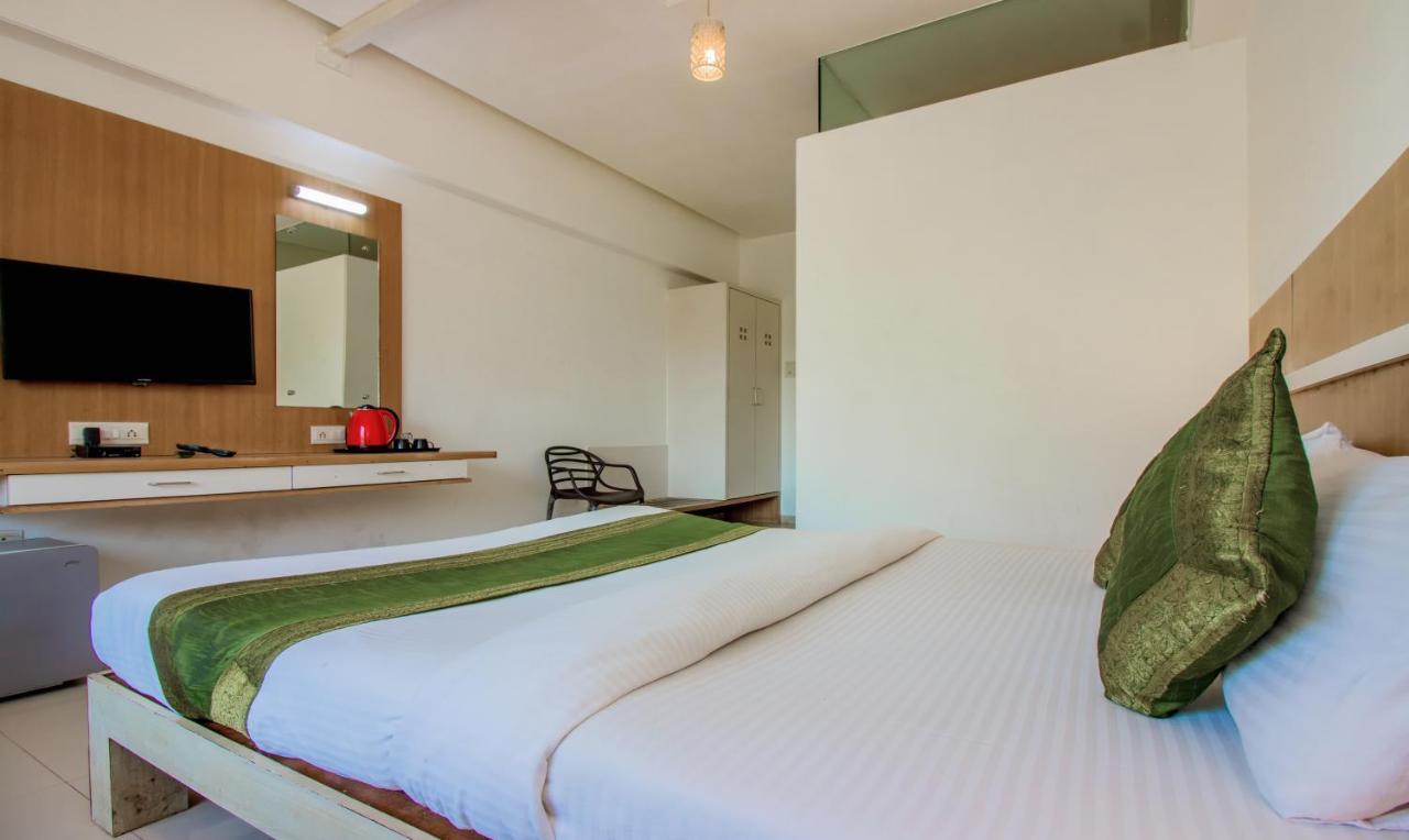 Treebo Trend Golden Nest Hotel ธาเน ภายนอก รูปภาพ